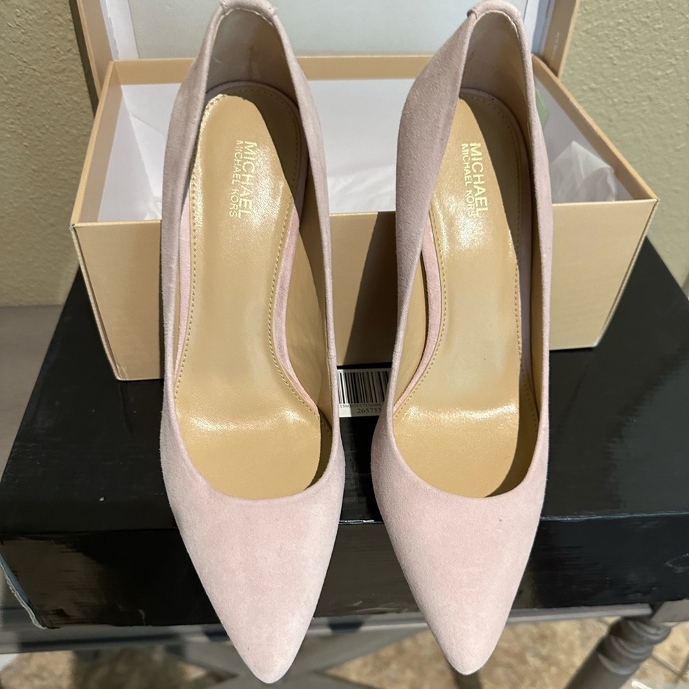 MICHAEL KORS FLEX MID PUMPS SIZE 8.5 IN BLOSSOM SUEDE. NEW WITH BOX!